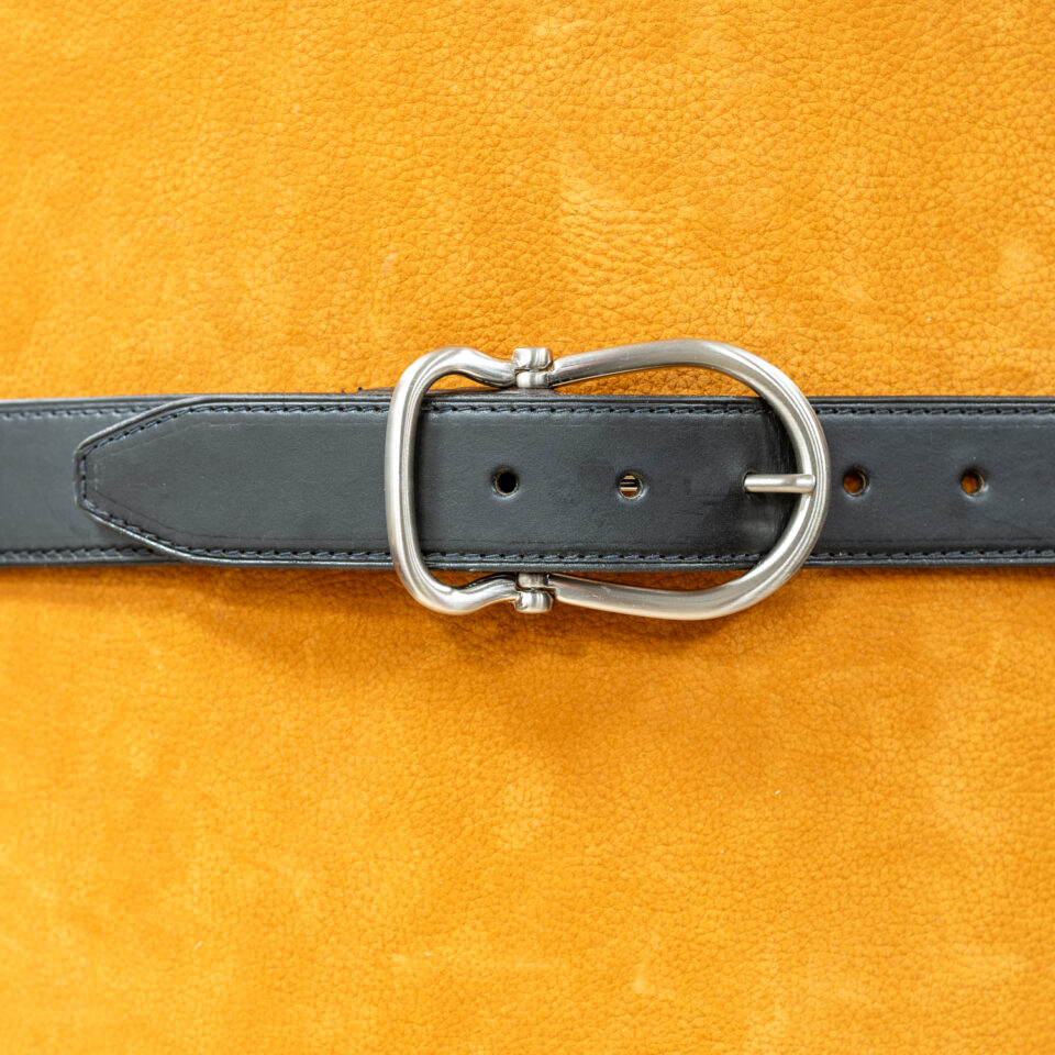 Ceinture No 03, doublée bombée 35 mm, boucle en laiton nickelé.